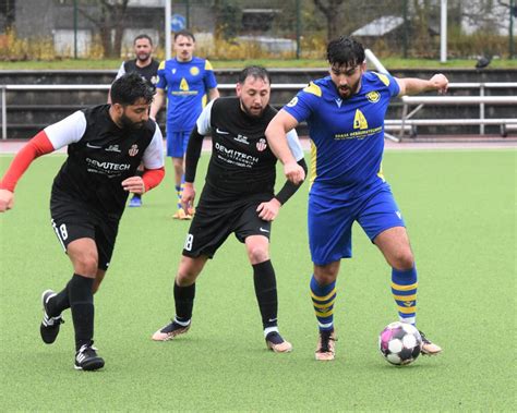 sc ludenscheid baut fuhrung  der fussball kreisliga  aus