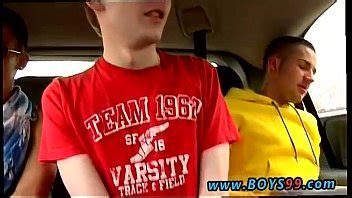 Jovencitos que pueden follarse a sí mismos y a los viejos chicos jóvenes porno gay XVIDEOS