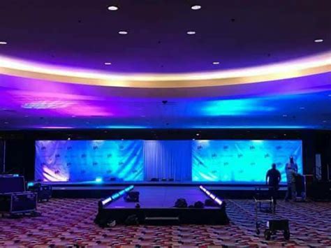 Giữa nước Mỹ xa hoa thí sinh Hoa hậu Hoàn vũ thi bikini ở sân khấu bị chê cùi bắp