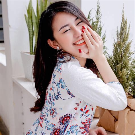 TẾT những bộ cánh nhìn là thấy Xuân về Tết đến của sao hot girl Việt