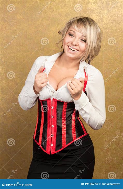 Reizvolle Blonde Frau Im Korsett Und Im Rock Stockfoto Bild von korsett hände
