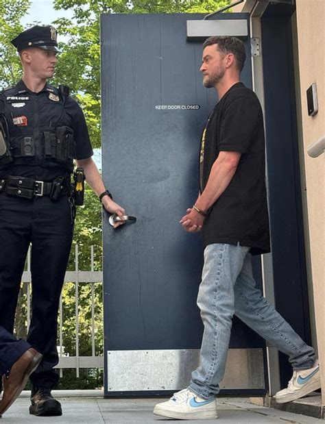 Justin Timberlake é Preso Por Dirigir Embriagado Nos Hamptons Ny