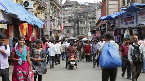 Mumbai, India November 14, 2014: Indian Street At Bhuleshwar Market With A Lot Of Pedestrians ...