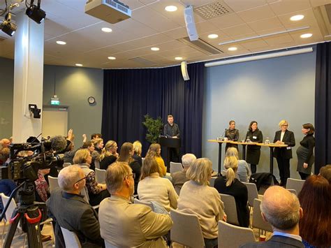 Kvinnor P Maktpositioner Mer Utsatta F R Hat Och Hot Aktuellt I Politiken