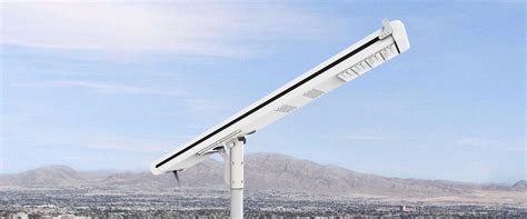 Intelligent auto sweeping dustproof self-cleaning solar street lights