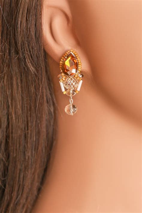 Brinco Cristais Vidrilhos E Contas De Vidro Marrons E Nude E Resina Marrom Folheado Em