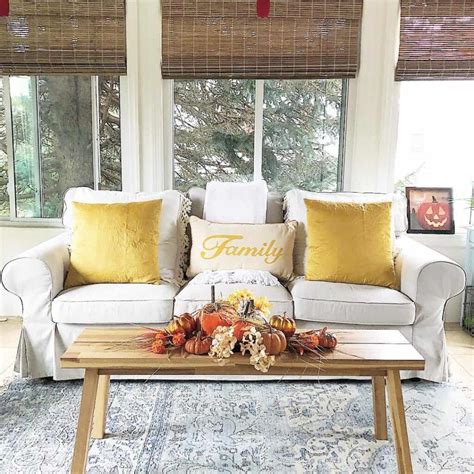 21 Gold Living Room Decor Ideas for Extra Glitz and Glamour