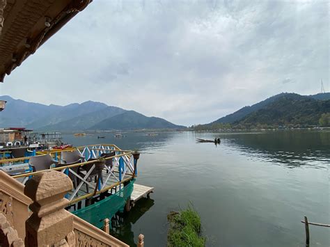 Luxury Scotland group of houseboat 𝗕𝗢𝗢𝗞 Srinagar Hotel 𝘄𝗶𝘁𝗵 𝗙𝗥𝗘𝗘