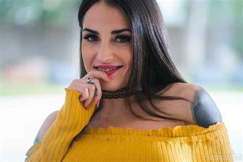 Curvy Tattooed Babe Medusa Porn Strips And Toys Her Snatch Photos