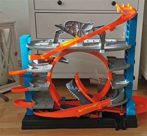 Hot Wheels City Ultimative Garage mit Hai Angriff Gebraucht in Entlebuch für CHF 29 nur