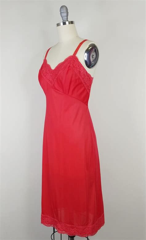 1950s Pinehurst Lingerie Red Nylon Full Slip Vintag Gem