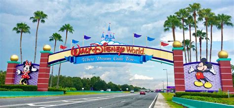 Parking at Disney World | Insider Guide (for 2024)