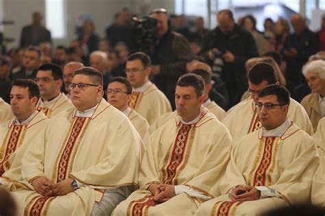 Kardinal Bozani Molimo Za Domovinu Hrvatsku Da U Njoj Oja A