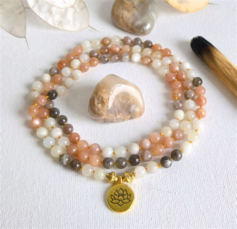 Mondstein Lotus Mala Belinda Kretschmer Inspiration