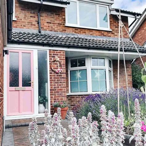 21 Gorgeous Front Door Colors For A Red Brick House in 2024