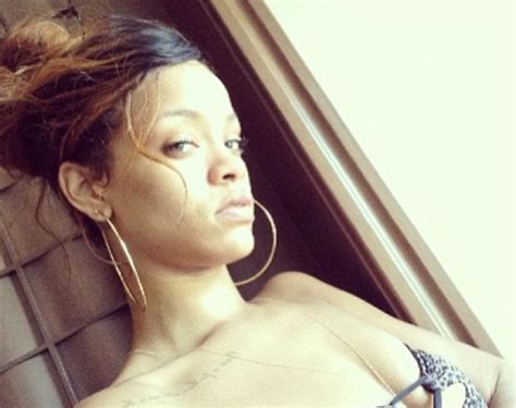 Not Again Riri Rihanna Sticks To Form In Yet Another Overexposed Bikini Shot Daily Mail Online