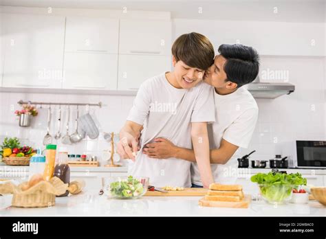 Indian gay men with gay caucasian Banque de photographies et dimages à