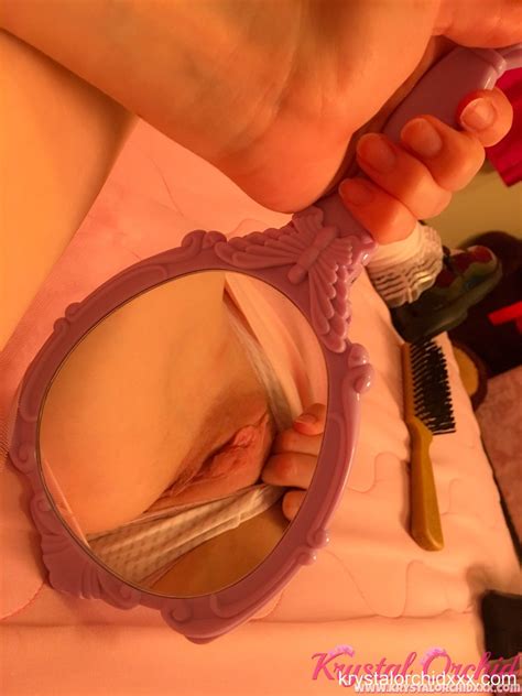 Kinky Chick Cherry Fae Drilling Her Tight Pussy With A Brush Photos