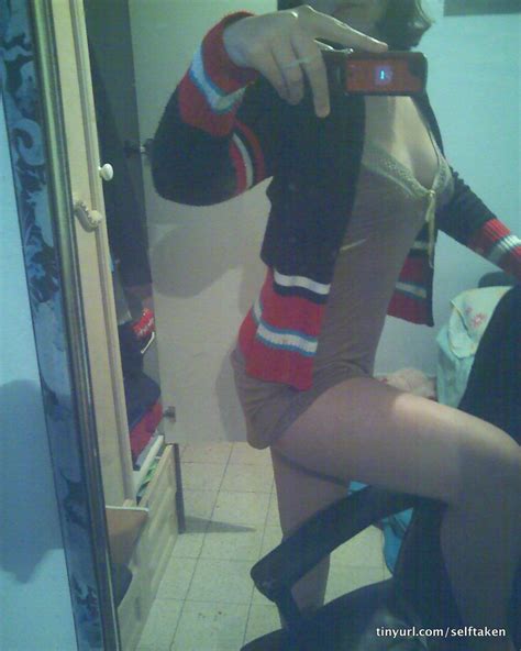 Amateur Teen Selfies Mirror Porn Pic