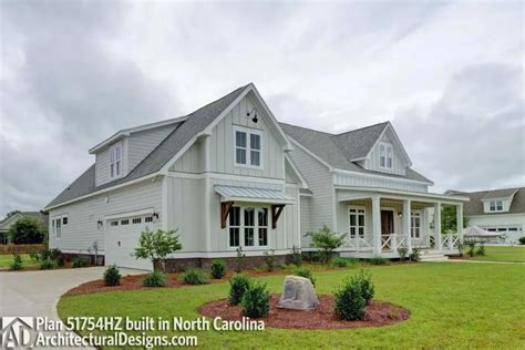 5-Bedroom 2-Story Modern Farmhouse With Bonus Guest Suite (Floor Plan)