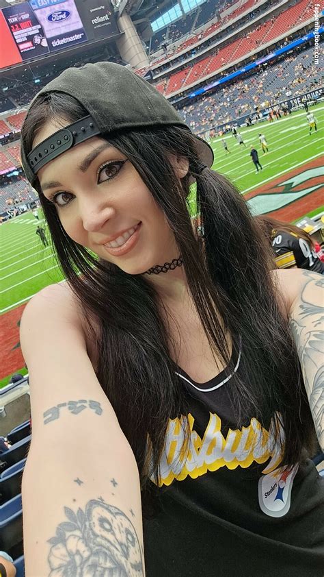 MelonieMac Nude OnlyFans Leaks Fappening FappeningBook