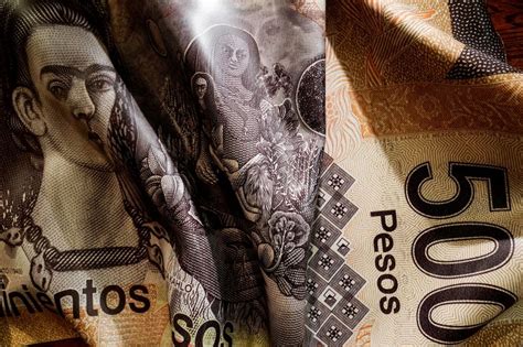 Monedas y bolsas de América Latina caen con miras al frente comercial y datos EEUU