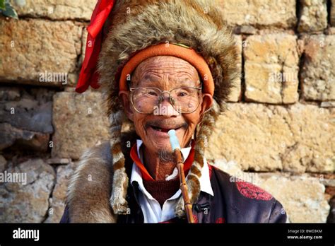 Old Chinese Man Hi Res Stock Photography And Images Alamy