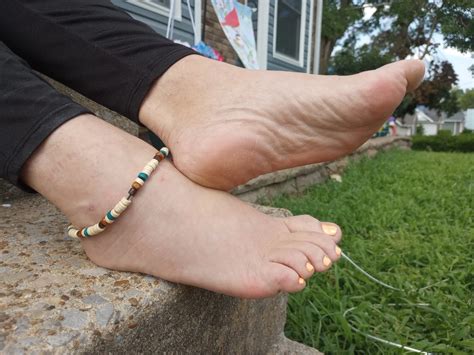 Showing Off Her Anklet Nude Pics Xhamster