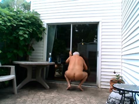 WORKING NUDE OUTDOORS