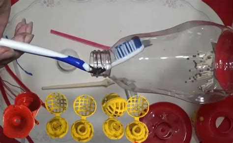 how to clean hummingbird feeders with mold