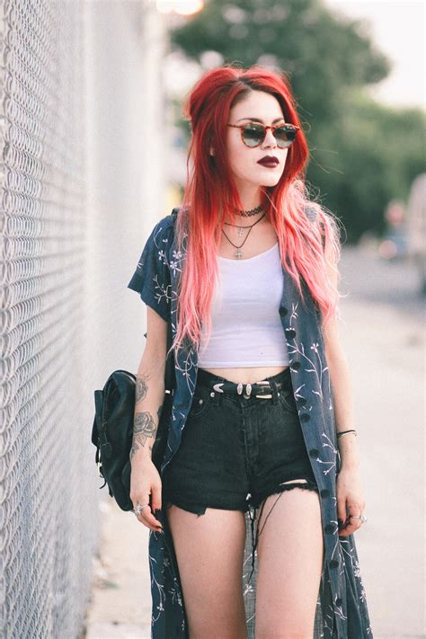 Wrong Side Of The Tracks - Le Happy : Le Happy