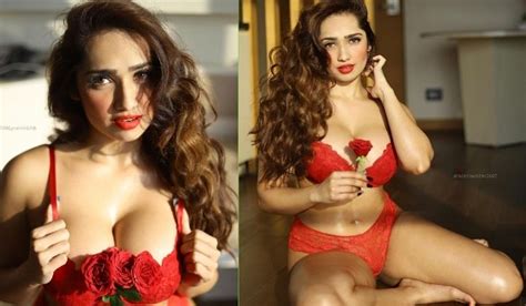Aditi Mistry Nude Videos And Aditi Mistry Boobs Size In