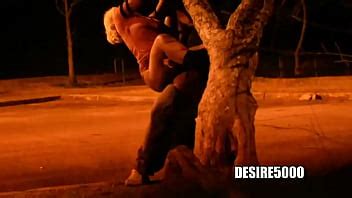 Desire5000 Follando en un árbol XVIDEOS