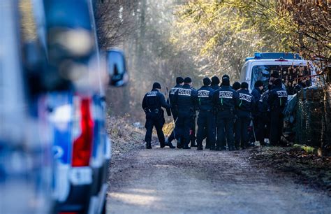 Hitzkofen Vermisste Zweij Hrige Polizisten Suchen Das Kind