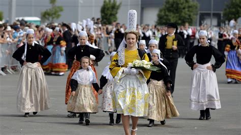 Spectateurs La Grande Parade Temps Fort Du Festival