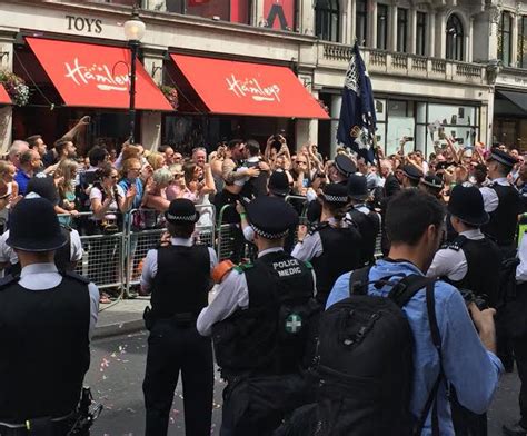 Met Gay Police Officers Get Engaged At London Gay Pride Awomkenneth