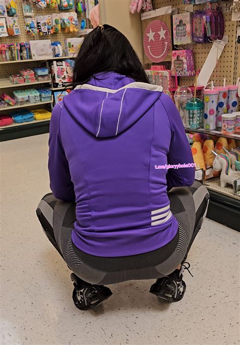 Tight ASS Latina MOM Spandex Leggings Yoga Pants Forum