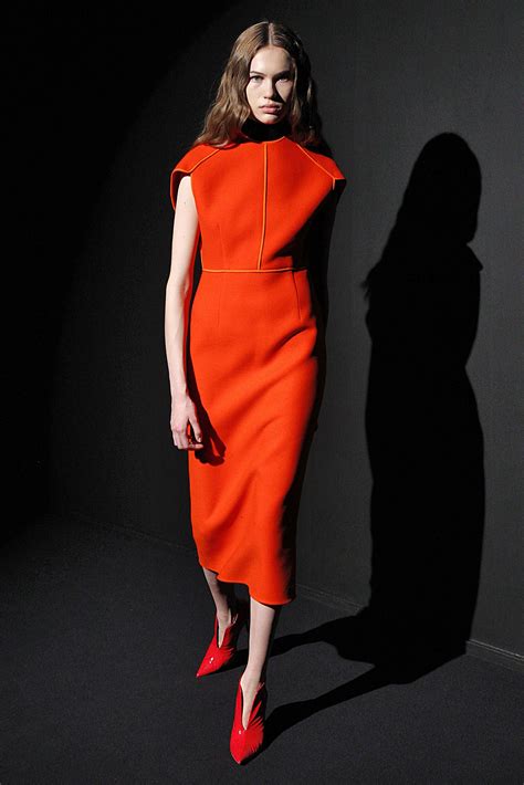 Платья в стиле Минимализм - 88 фото