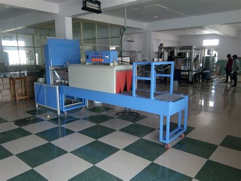 SHREEJI PROJECTS Plastic Fully Automatic Bottle Shrink Wrapping Machine