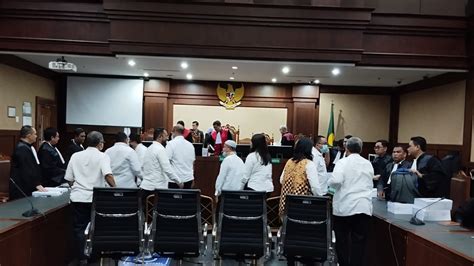 Pegawai Kementrian Esdm Dituntut Tahun Penjara Dalam Perkara