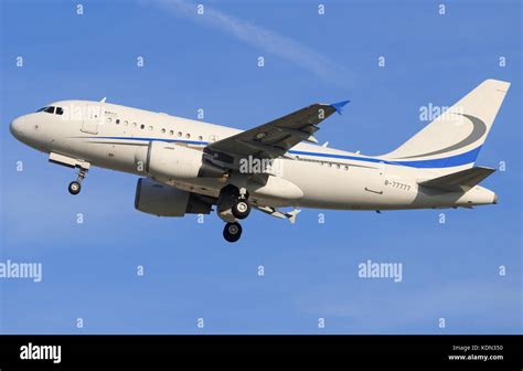 A318 cockpit hi-res stock photography and images - Alamy