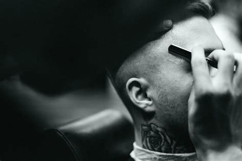 barber background bw