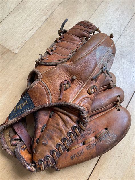 Bobby Shantz Model Baseball Glove Regent BG34 1960s New York Yankees