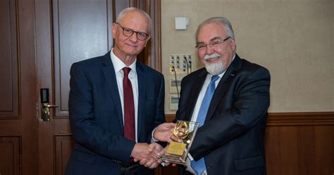 Τιμητική διάκριση για τον Πρόεδρο της ISOMAT από την ΕΕΔΕ | ISOMAT