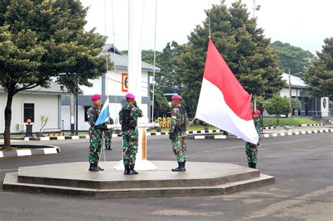 DANYON ZENI 1 MARINIR PIMPIN UPACARA PENAIKAN BENDERA