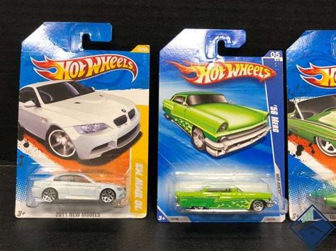 Hot Wheels Cars Nightburnerz Treasure Hunt 63 T Bird 10 BMW M3 56 Merc Estate Details