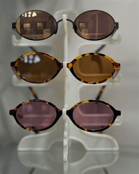 Солнцезащитные очки Miu Miu модель OMU 04 ZS — это стильный аксессуар ...