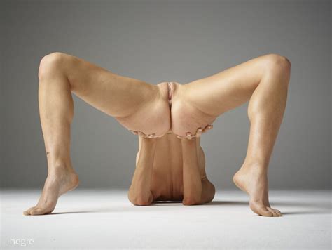 AMATEUR GIRL Flora Full Frontal 25 10000px Porn Pic