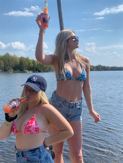 Hot Sexy Fiona Phillips Bikini Pics