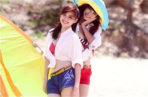 Người đẹp Việt tưởng sexy nhưng không dám mặc bikini đi biển